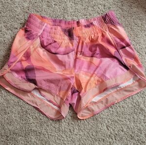Athleta Printed Mesh Run Short 4" Size Medium